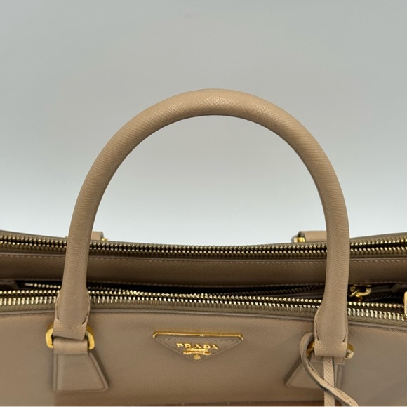 (SOLD) Prada Stefano Leather Galleria Front Pocket Crossbody - Picture 5 of 17